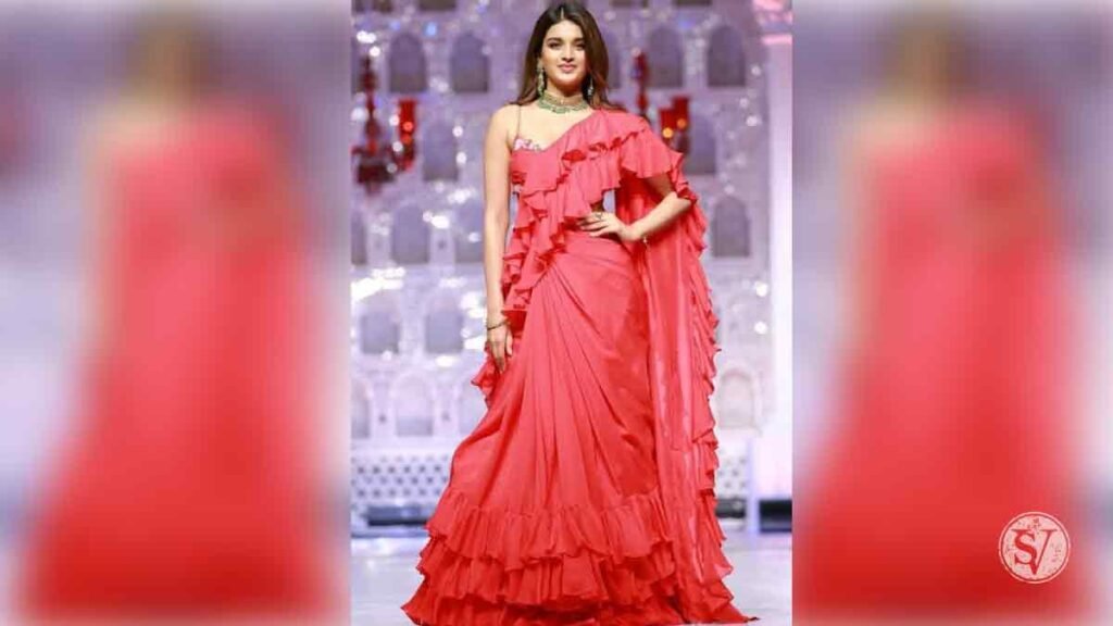 Nidhi Agarwal stuns in Red