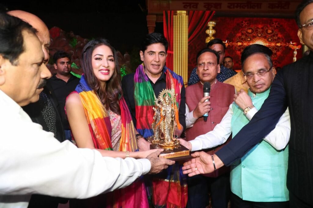 Bhabiji-Ghar-Pe-Hai-Asif-sheikh-and-Vidisha-Srivastava-at-Aarti