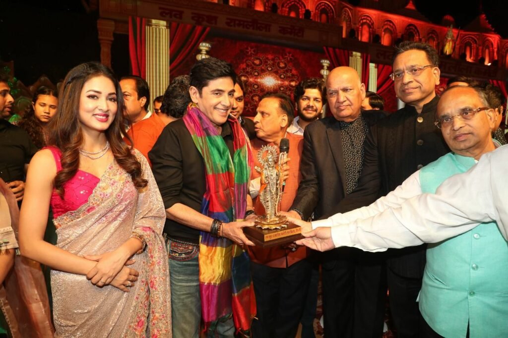 Bhabiji-Ghar-Pe-Hai-Asif-sheikh-and-Vidisha-Srivastava-at-prayer-lamp