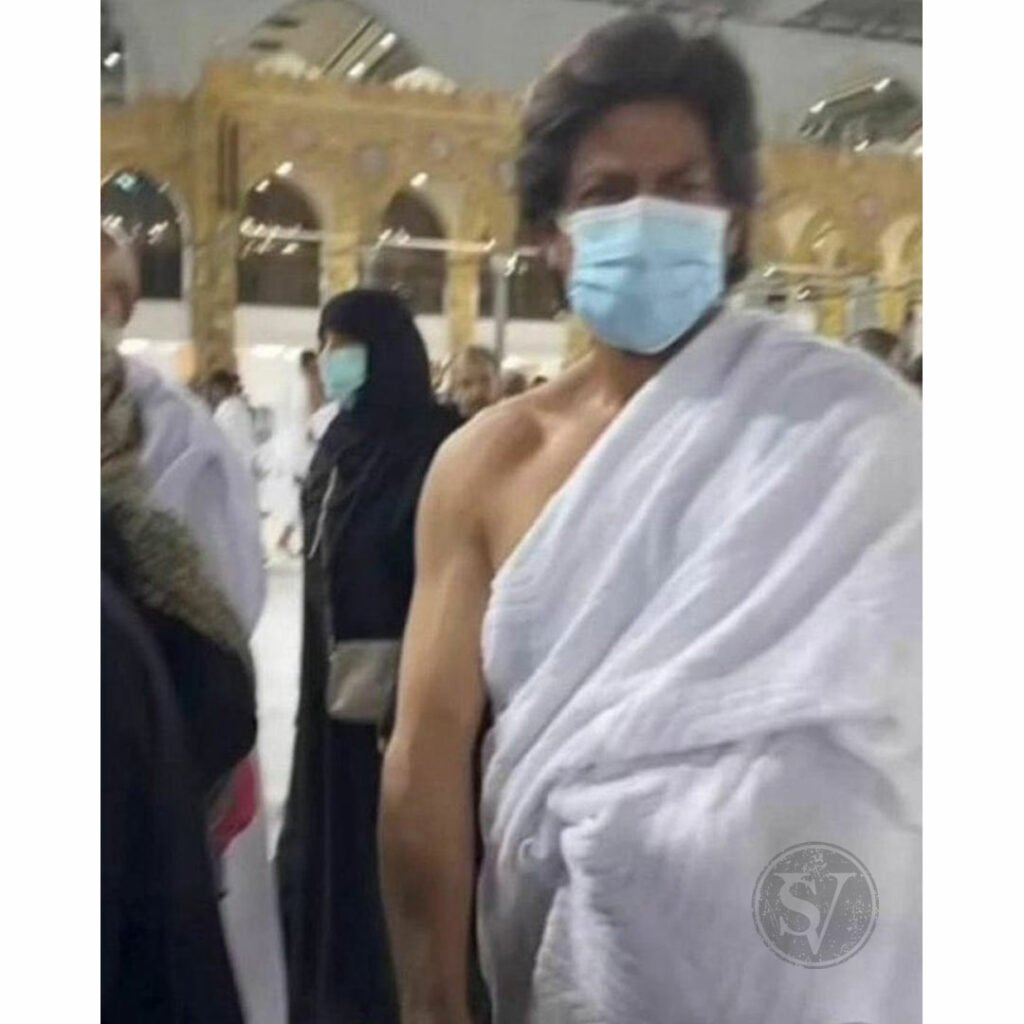 SRK Performs Umrah